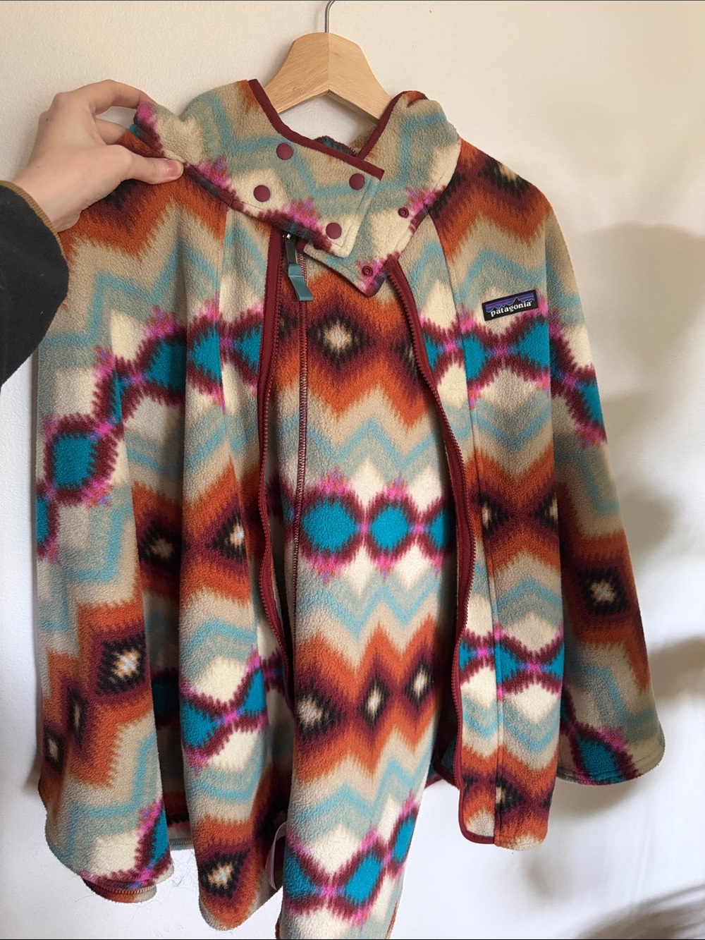 Discontinued XS/S Patagonia Women's Lightweight Synchilla Fleece Poncho 2 Aztec